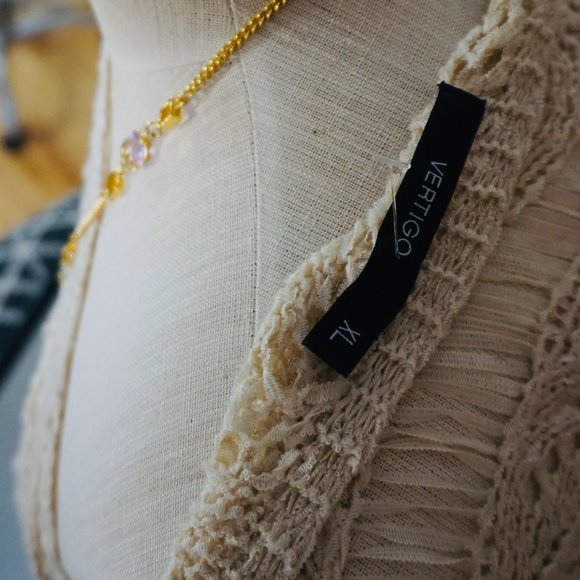 VERTIGO BLOUSE ,COLOR BEIGE ,SIXE XL (PREOWNED) - Picture 4 of 8